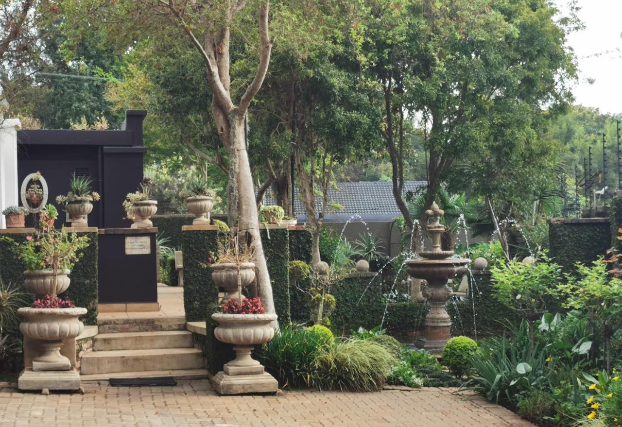 At 98 On Lynburn Guest House Pretoria-Noord Esterno foto