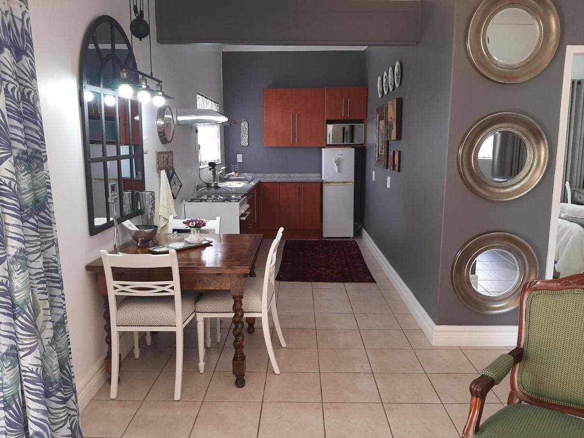 At 98 On Lynburn Guest House Pretoria-Noord Esterno foto