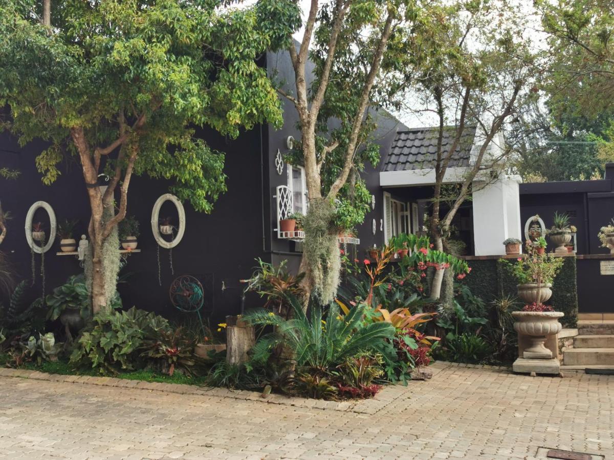 At 98 On Lynburn Guest House Pretoria-Noord Esterno foto