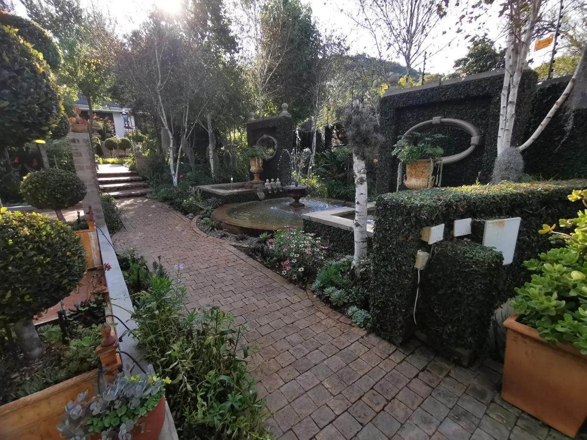 At 98 On Lynburn Guest House Pretoria-Noord Esterno foto