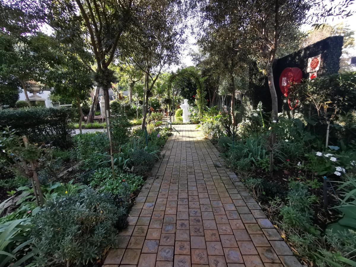 At 98 On Lynburn Guest House Pretoria-Noord Esterno foto
