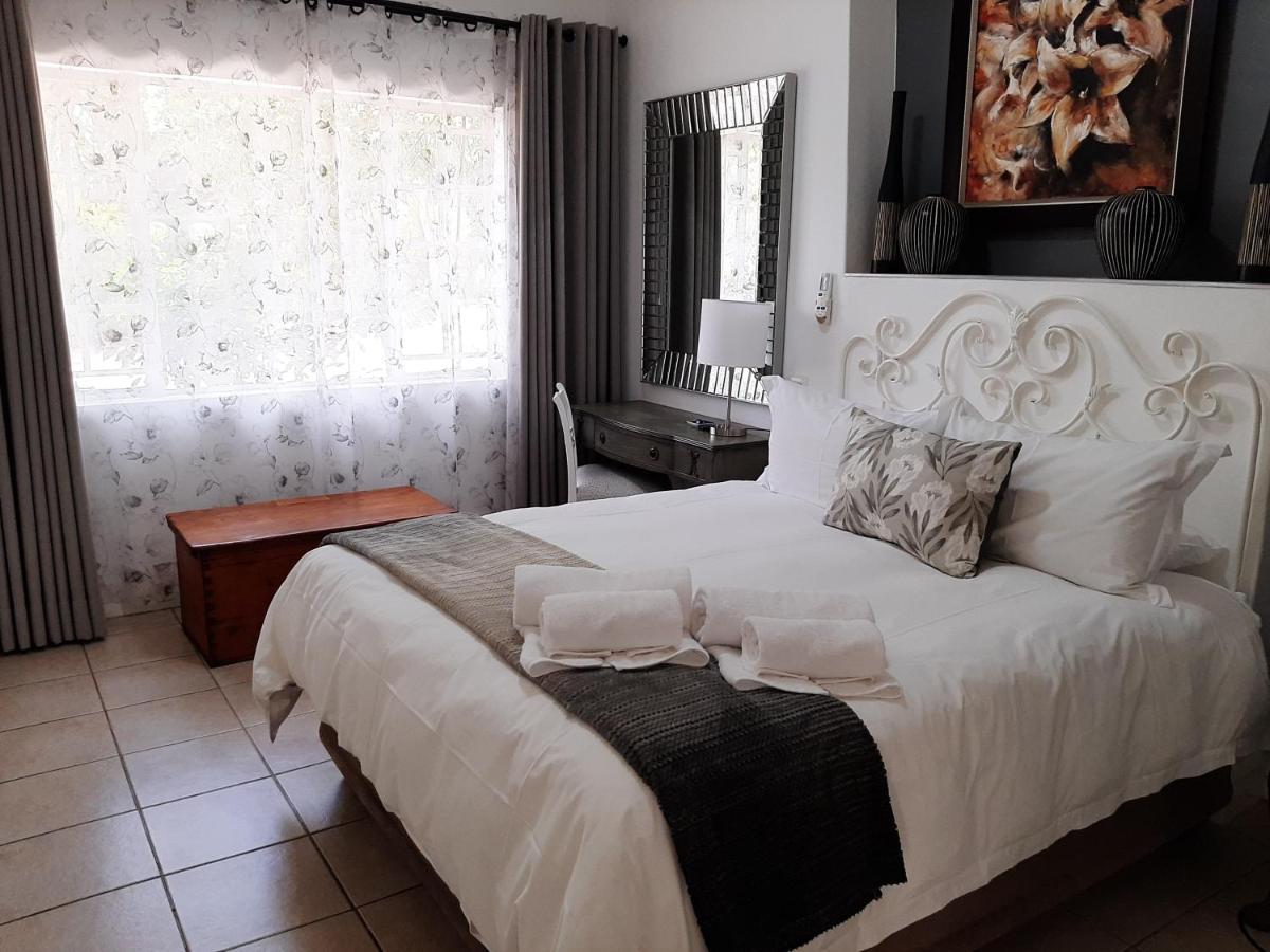 At 98 On Lynburn Guest House Pretoria-Noord Esterno foto