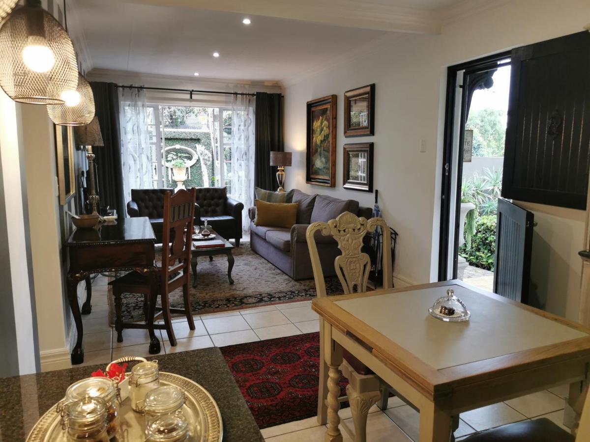 At 98 On Lynburn Guest House Pretoria-Noord Esterno foto