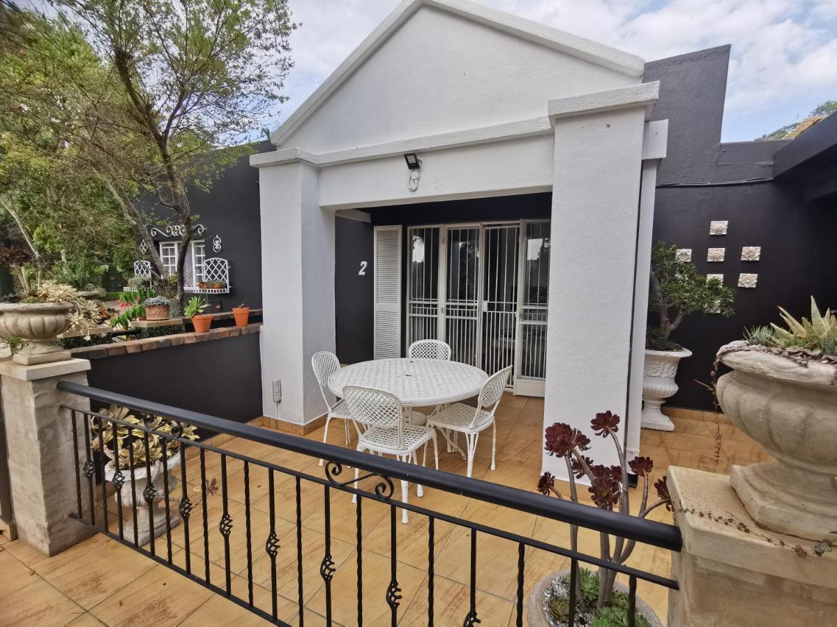 At 98 On Lynburn Guest House Pretoria-Noord Esterno foto