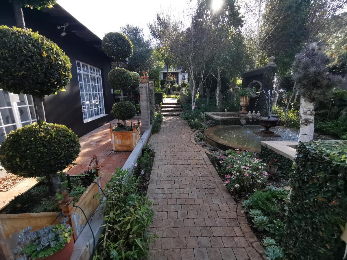At 98 On Lynburn Guest House Pretoria-Noord Esterno foto