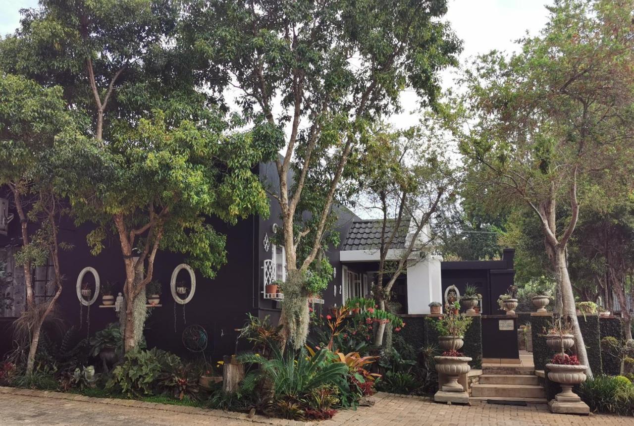 At 98 On Lynburn Guest House Pretoria-Noord Esterno foto