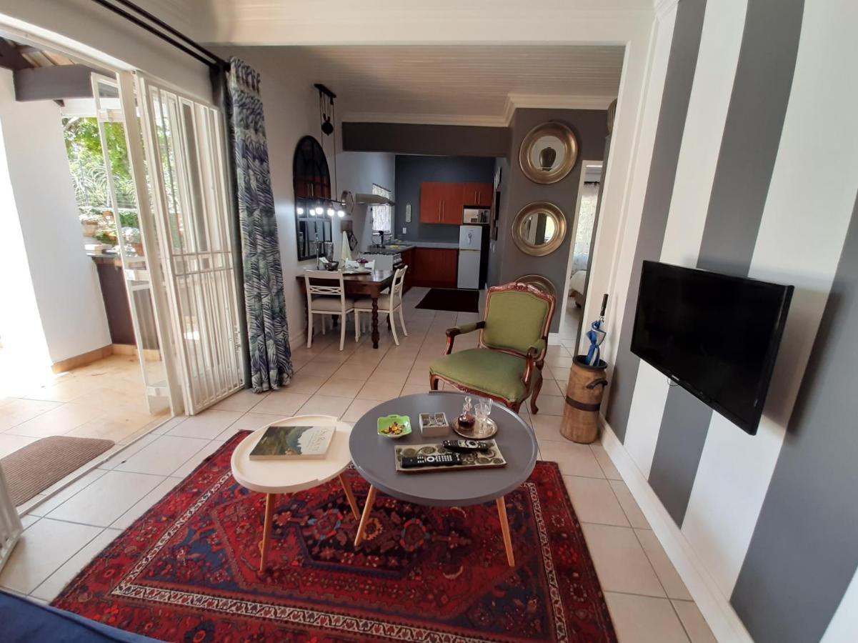 At 98 On Lynburn Guest House Pretoria-Noord Esterno foto