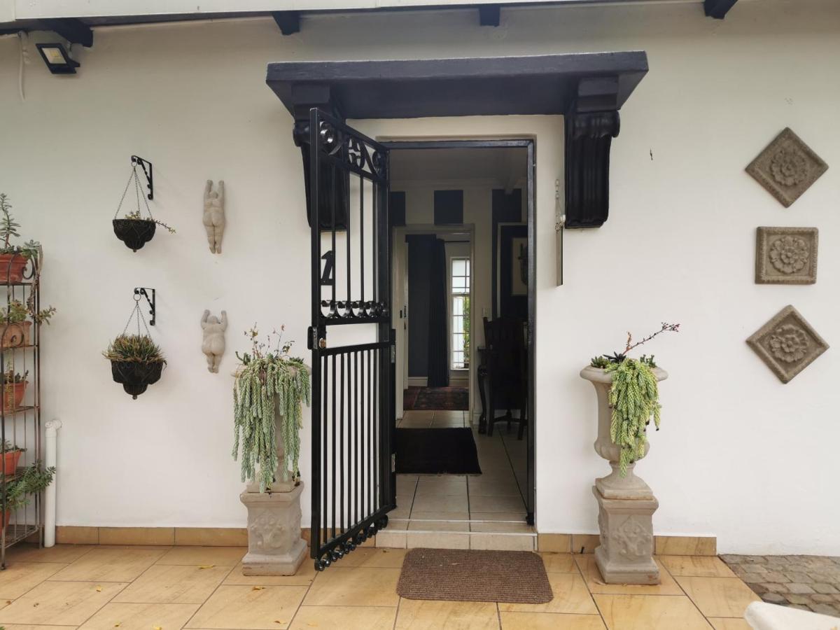 At 98 On Lynburn Guest House Pretoria-Noord Esterno foto