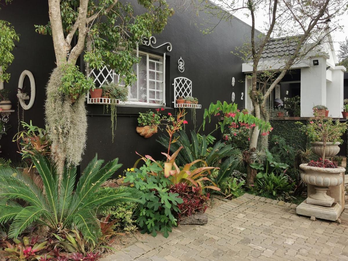 At 98 On Lynburn Guest House Pretoria-Noord Esterno foto