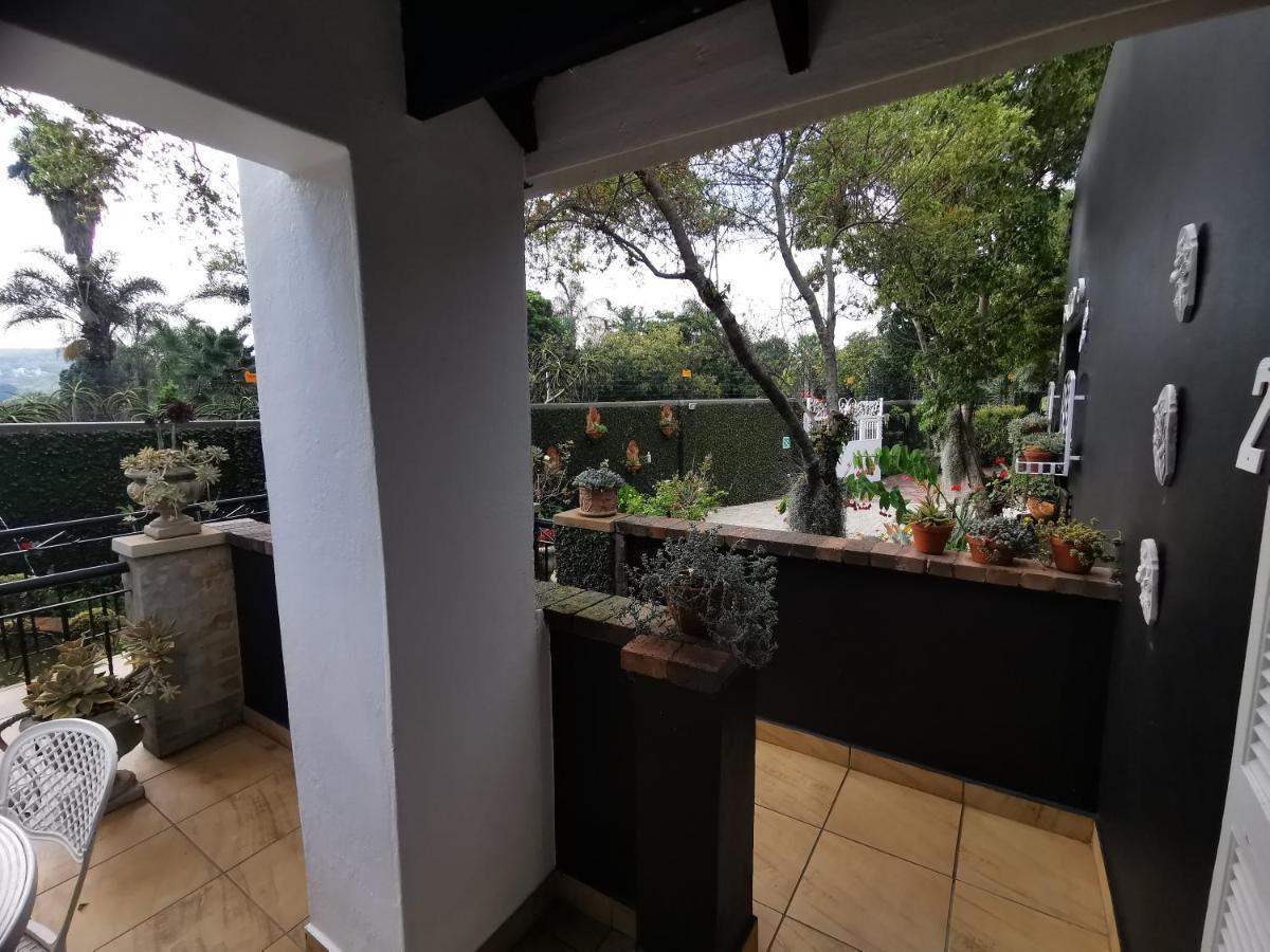 At 98 On Lynburn Guest House Pretoria-Noord Esterno foto