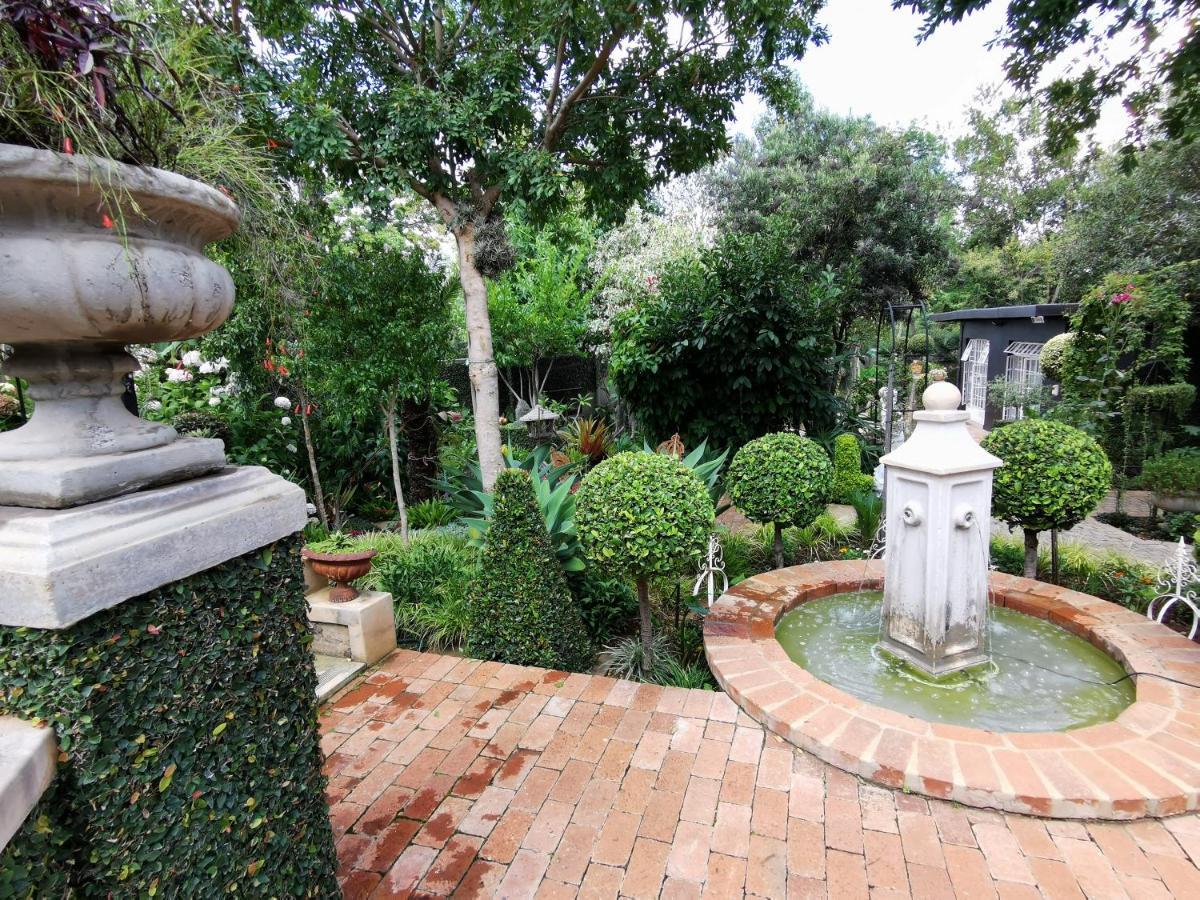 At 98 On Lynburn Guest House Pretoria-Noord Esterno foto