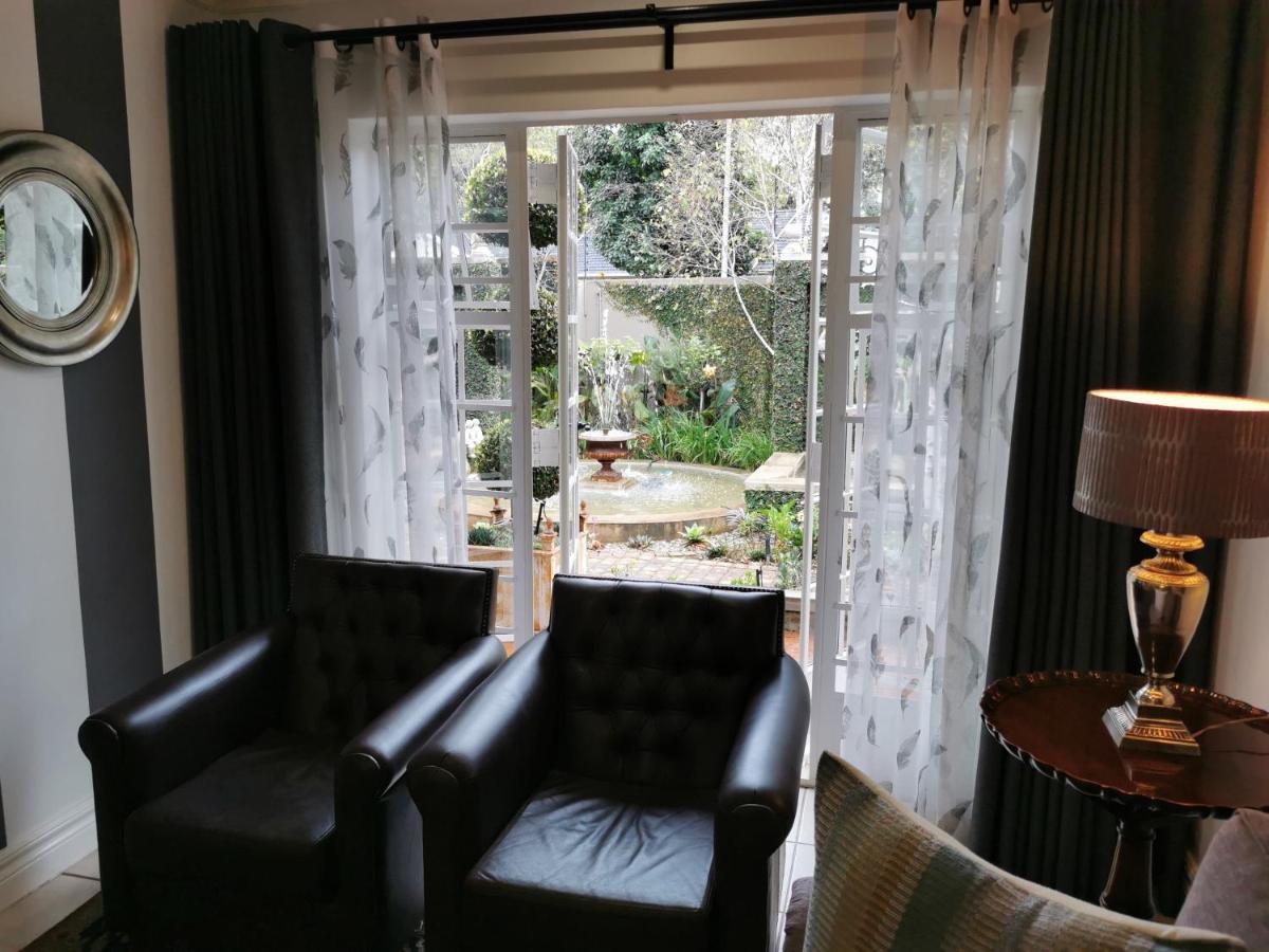 At 98 On Lynburn Guest House Pretoria-Noord Esterno foto