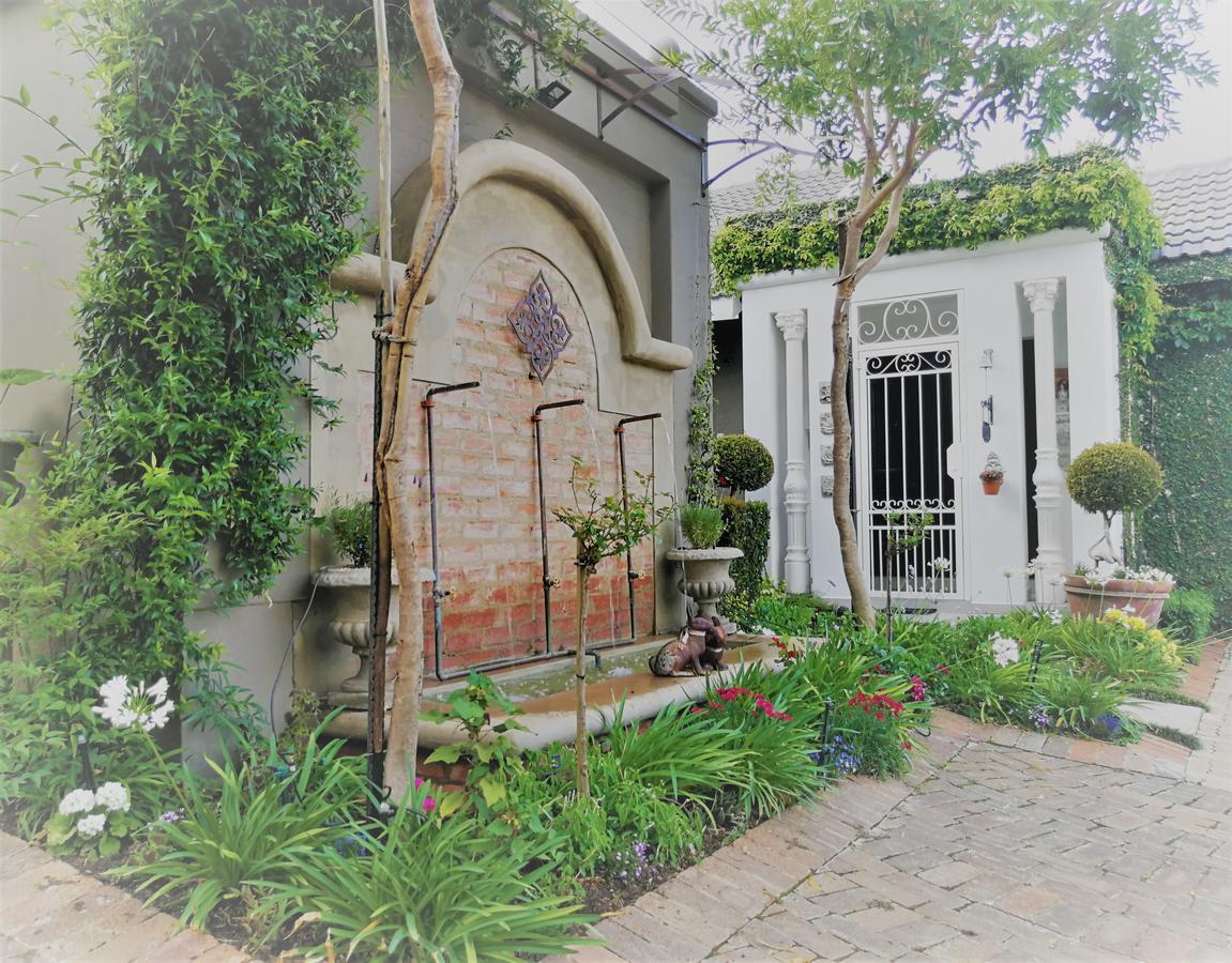 At 98 On Lynburn Guest House Pretoria-Noord Esterno foto