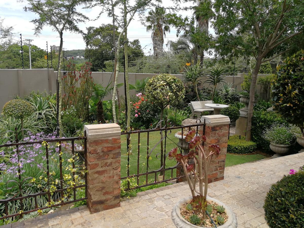 At 98 On Lynburn Guest House Pretoria-Noord Esterno foto