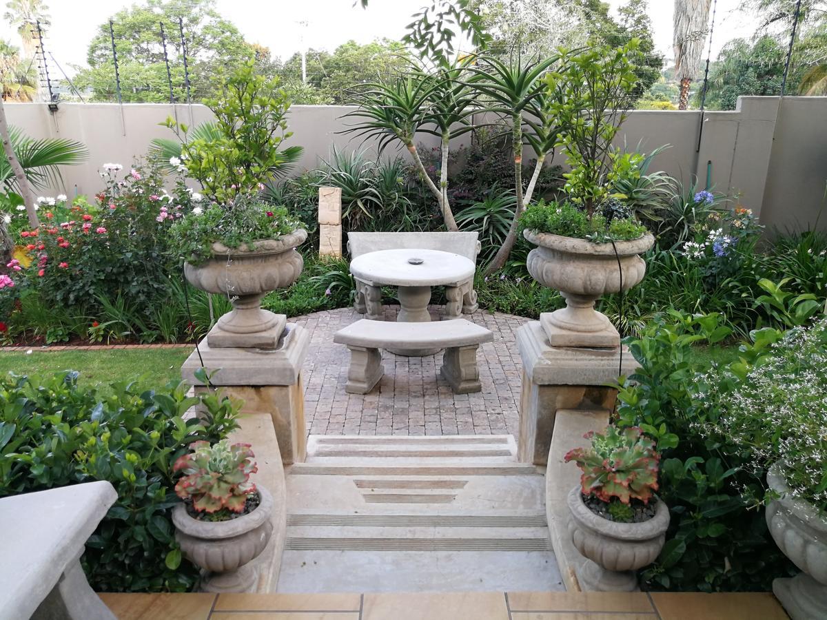 At 98 On Lynburn Guest House Pretoria-Noord Esterno foto
