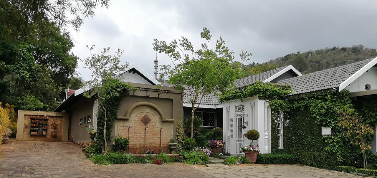 At 98 On Lynburn Guest House Pretoria-Noord Esterno foto