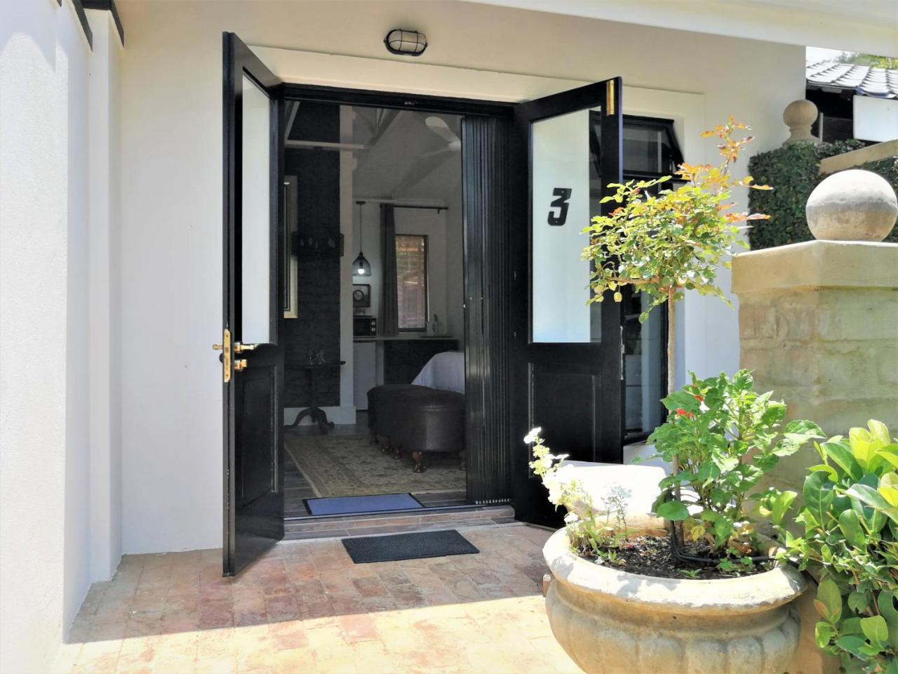 At 98 On Lynburn Guest House Pretoria-Noord Esterno foto